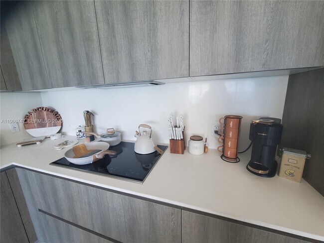 Building Photo - 17550 Collins Ave