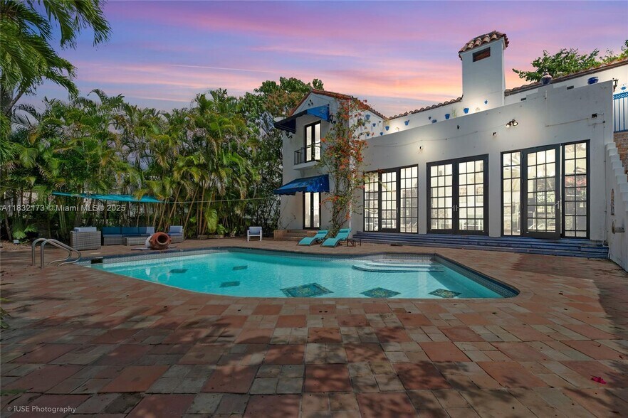 Primary Photo - 1624 Granada Blvd