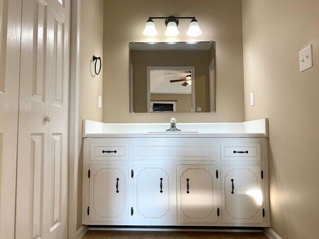 Building Photo - 1233 Cobblestone Ln