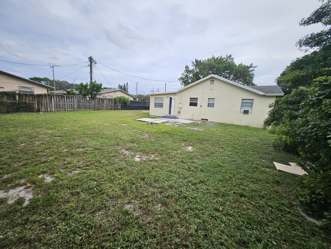 Building Photo - 2121 NW 28th St