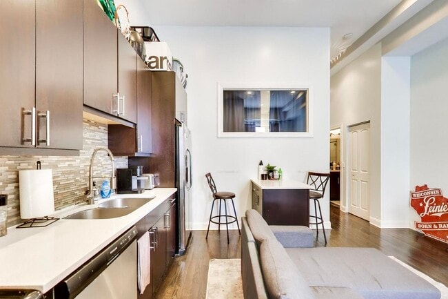 Building Photo - 3815 N Kedzie Ave