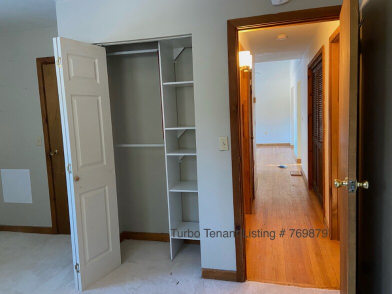 Building Photo - 22 Lakeview Terrace