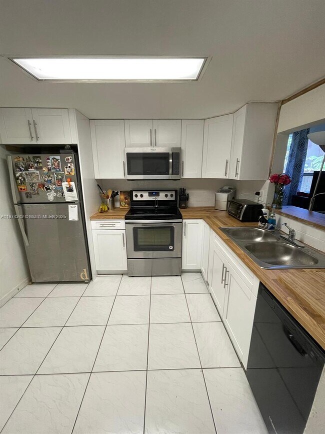 Building Photo - 11287 SW 88th St