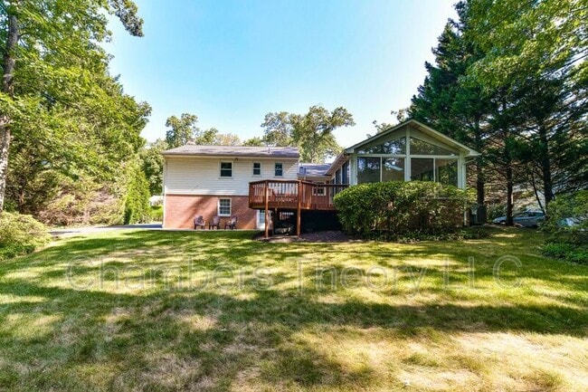 Building Photo - 9205 Hamilton Dr