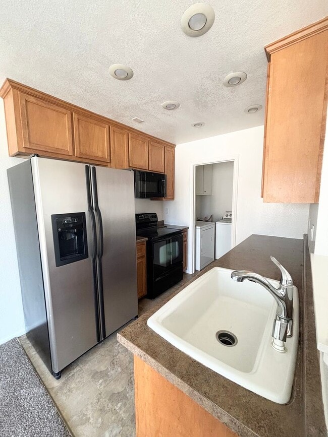 Building Photo - Beautiful Condo in the Village!