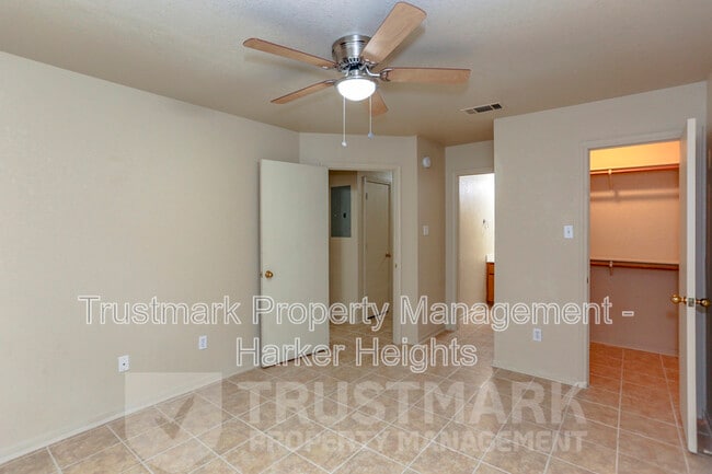 Building Photo - 932 Maplewood Dr