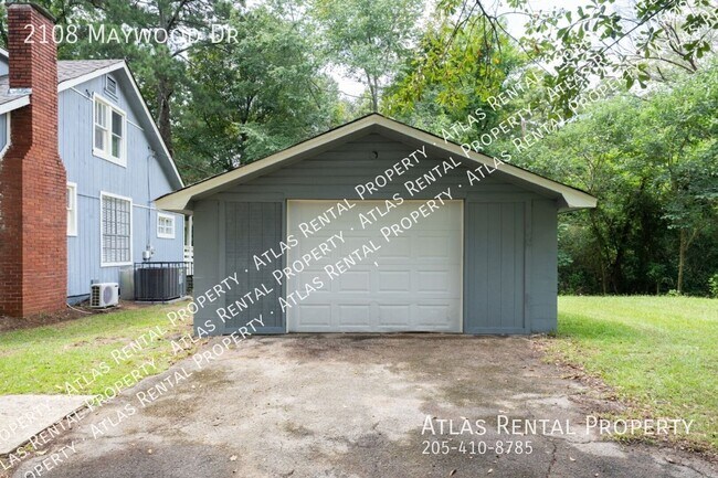 Building Photo - 2108 Maywood Dr