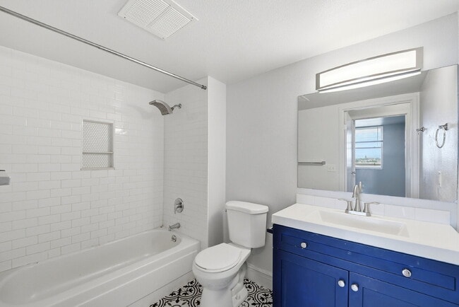 Building Photo - $1,545.95 with Free the first month's rent, 1 Bed - 1 Bath, Condo in Denver with Washer and Dryer!
