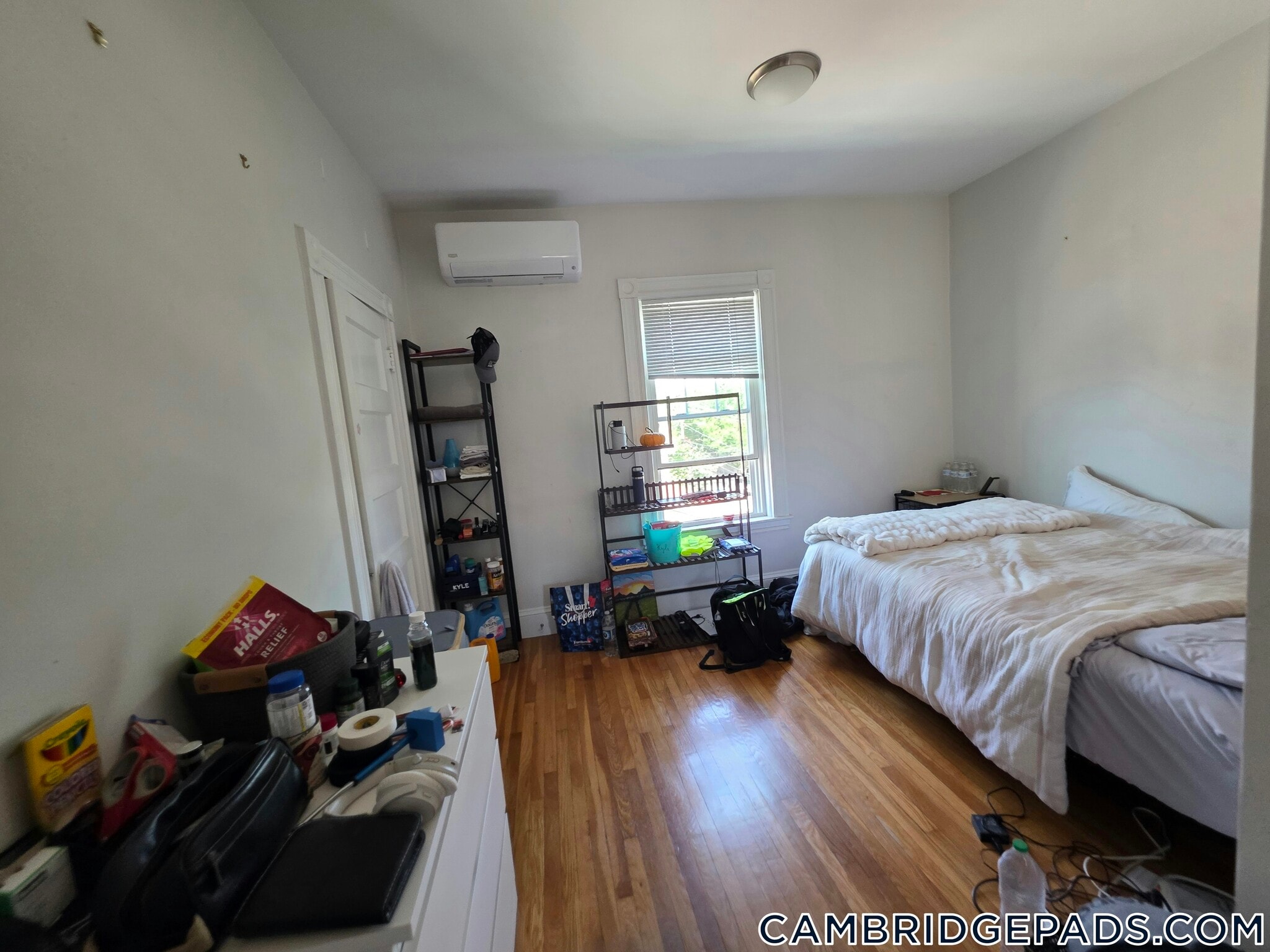 Building Photo - 37 Magoun St