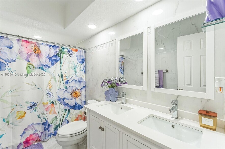 Building Photo - 5706 S Travelers Palm Ln