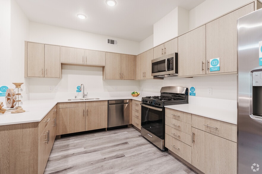 1BR, 1BA - 635SF - Phase 2 - Kitchen-2 - Grapevine Villa