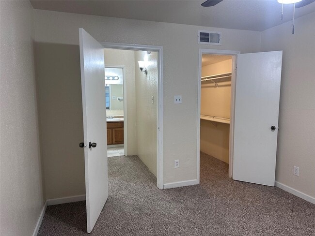 Building Photo - 9700 Leawood Blvd