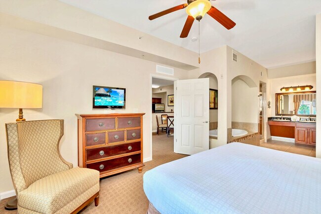 Building Photo - 8113 Resort Village Dr