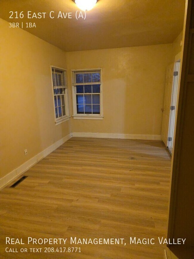 Building Photo - 216 E Ave A