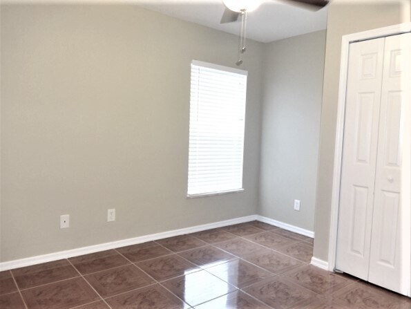 Building Photo - 1074 SW Bianca Ave