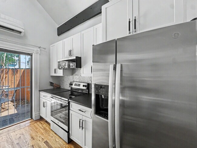 Building Photo - 1768 Emerson St