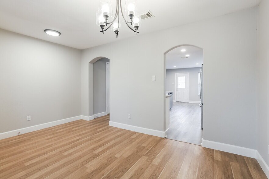 Building Photo - 8715 Sunset Pond Dr