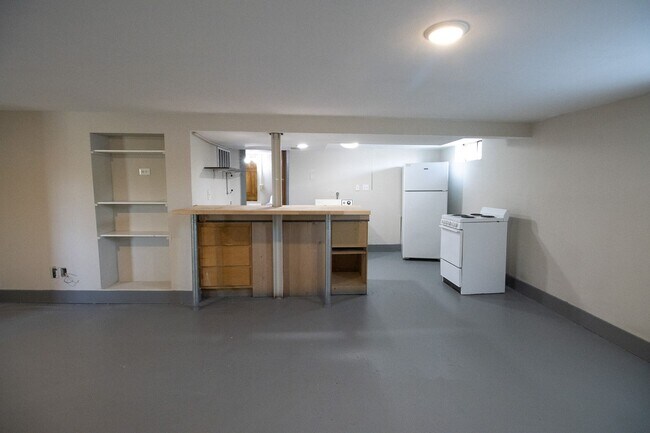 Building Photo - 1804 Sunrise Dr