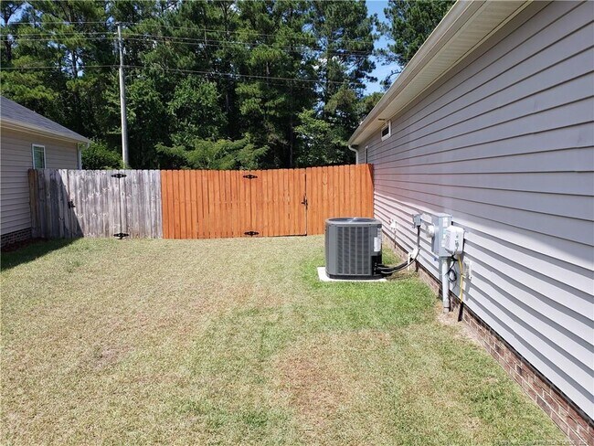 Building Photo - 6004 Oak Spring St