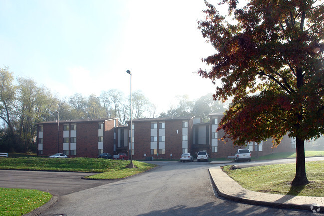 Building Photo - Village Green Apartments