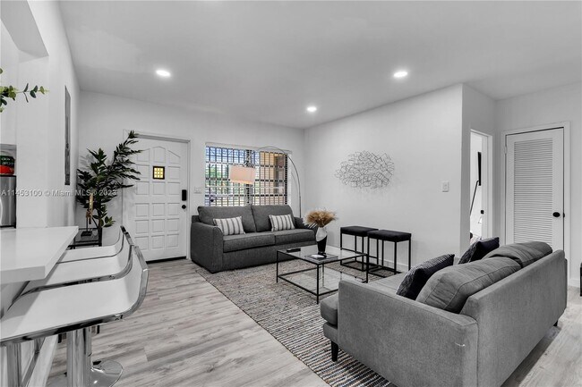 Building Photo - 1510 Normandy Dr