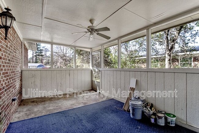 Building Photo - 402 Kingston Rd