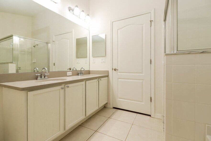 Building Photo - 4819 Glenburne Dr