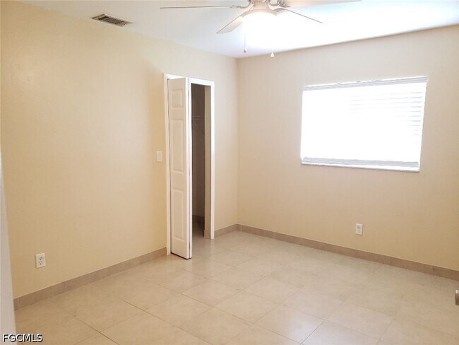 Building Photo - 405 SE Van Loon Terrace