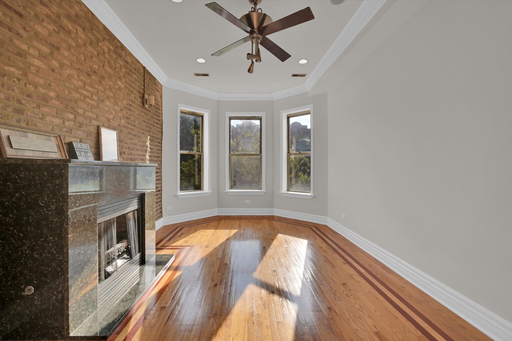 Building Photo - 4856 S Prairie Ave