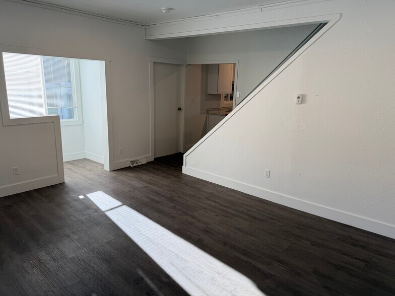 Building Photo - 533 S Dakota St