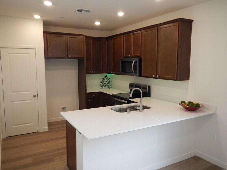 Building Photo - 3613 Misty Lake Dr