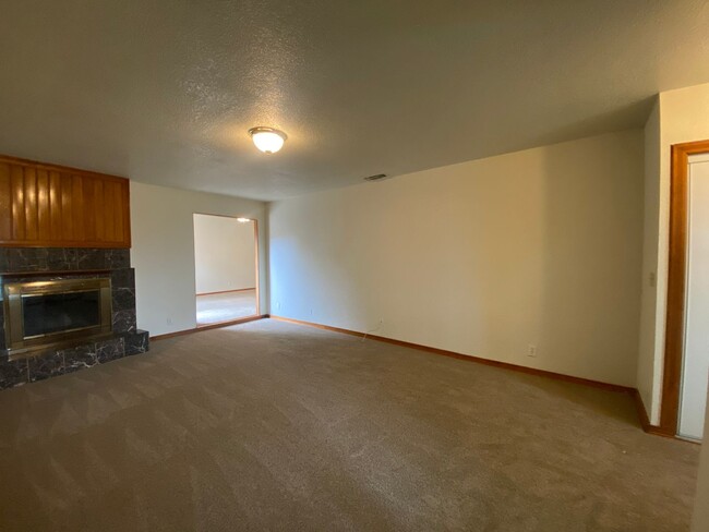 Building Photo - Spacious Foothill Farms Duplex