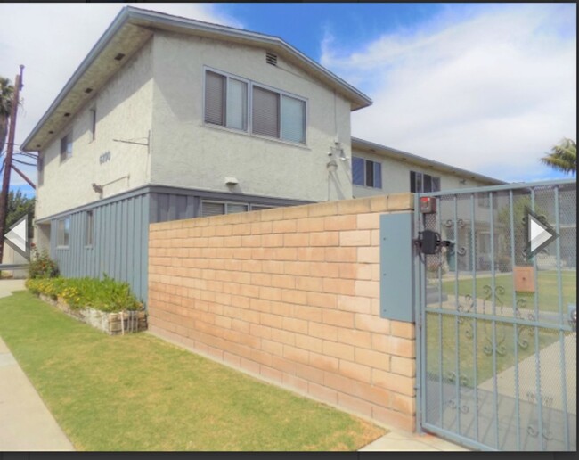 Building Photo - 1 BDRM, 1 BA WITH PARKING (PICTURES COMING...