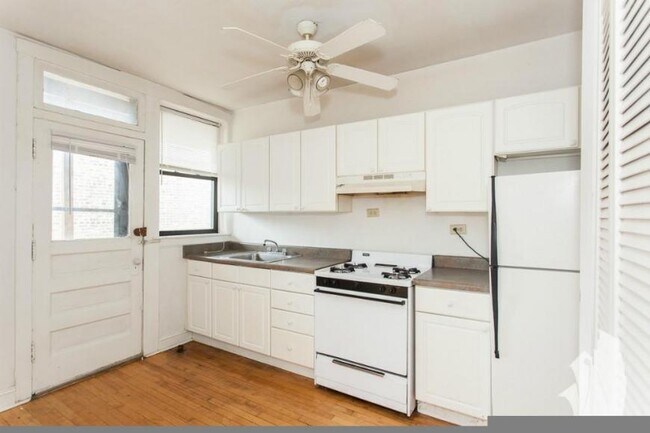 Building Photo - 2 bedroom in Chicago IL 60640