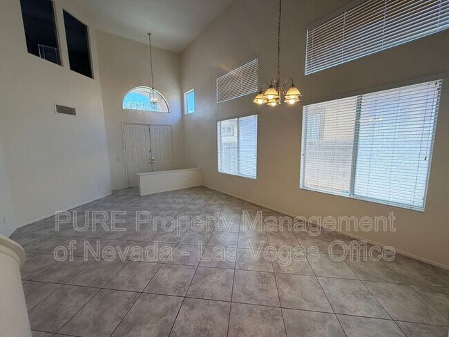 Building Photo - 925 Lexington Cross Dr