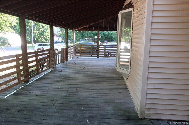 Building Photo - 9 Conklin Ln