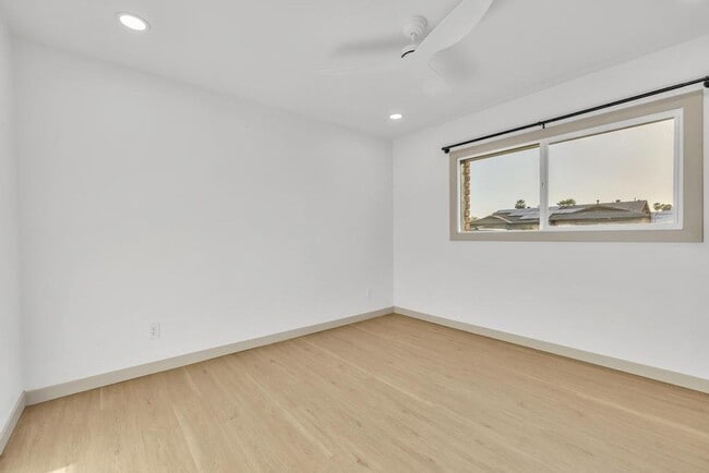 Building Photo - Completely Remodeled 6 bedroom/4 bath Home with New Pool