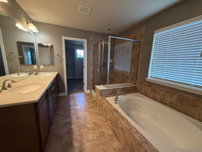Building Photo - Luxurious 5-Bed Oasis with Scenic Views and Elegant Finishes in Blackstone Country Club, Includes...