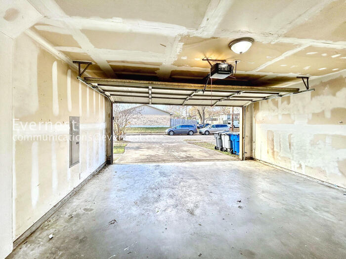 Building Photo - 246 Creek Cove Dr