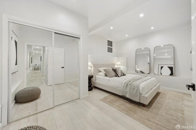 Building Photo - 202 (17-19 Card Aly)