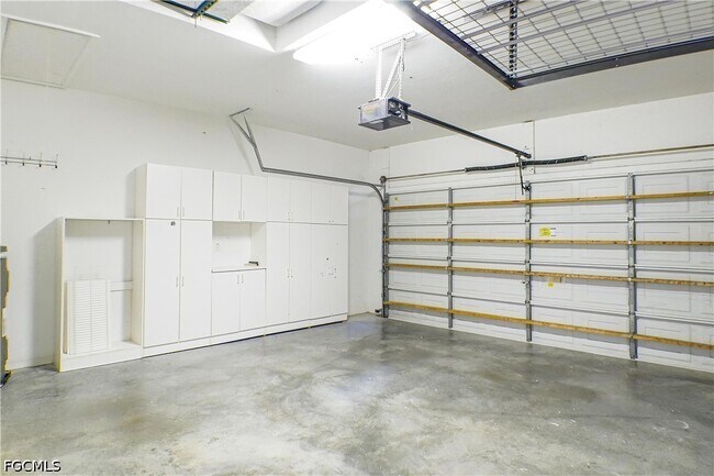 Building Photo - 160 Lady Palm Dr