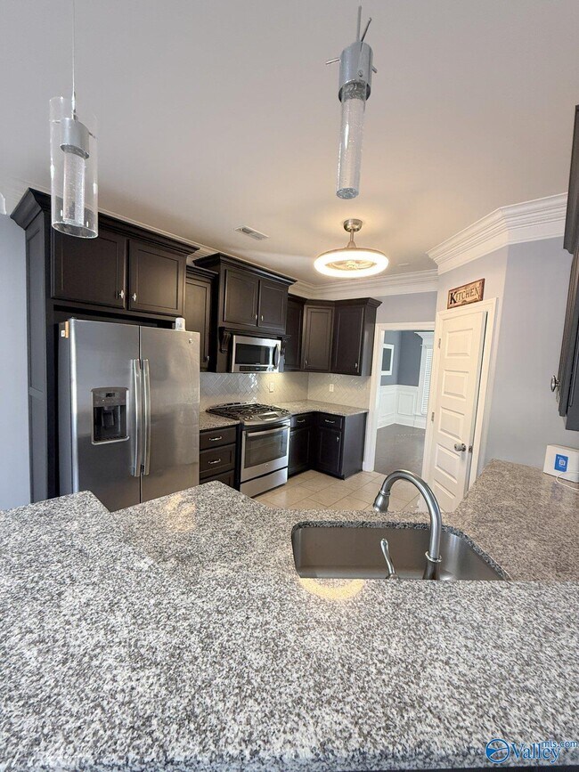 Building Photo - 218 Woodgrove Dr