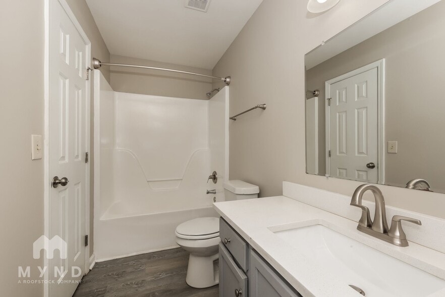 Building Photo - 2423 Lismore Dr