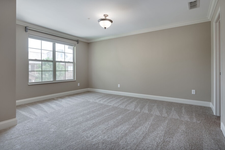 Building Photo - 104 Ambassador Private Cir