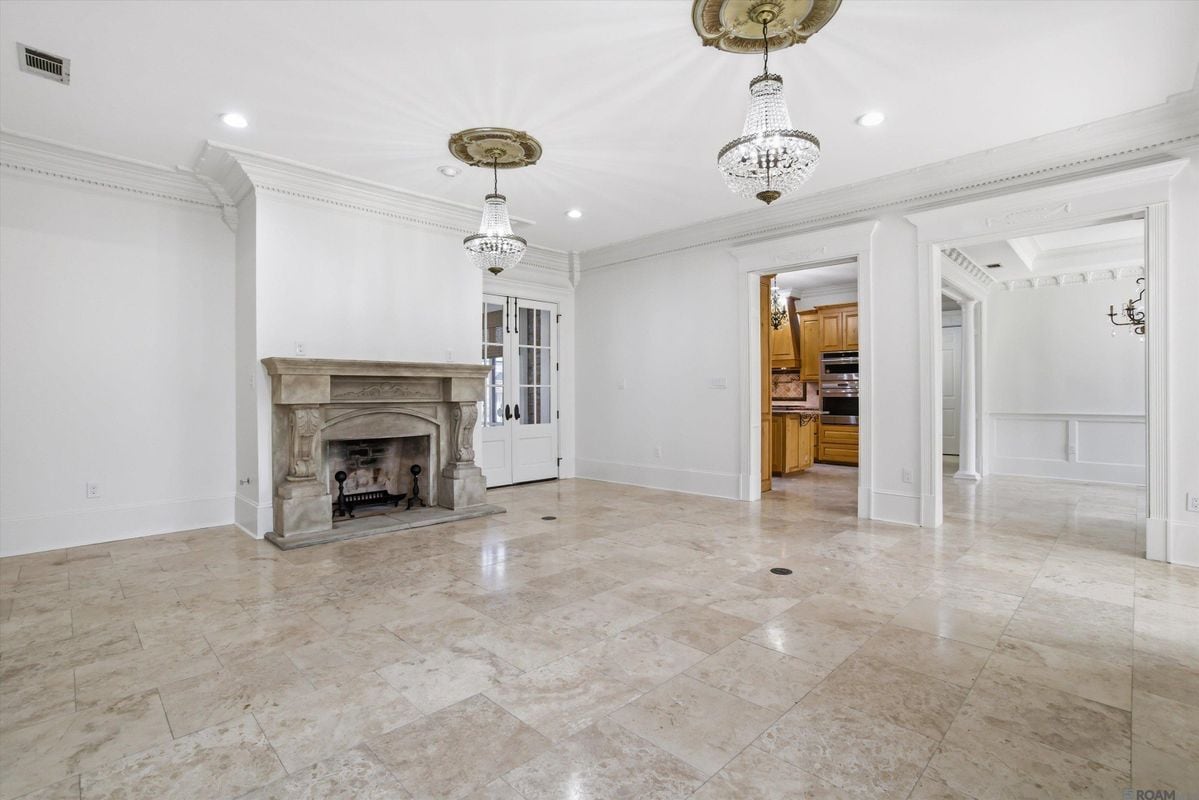 Building Photo - 926 Crown Alley