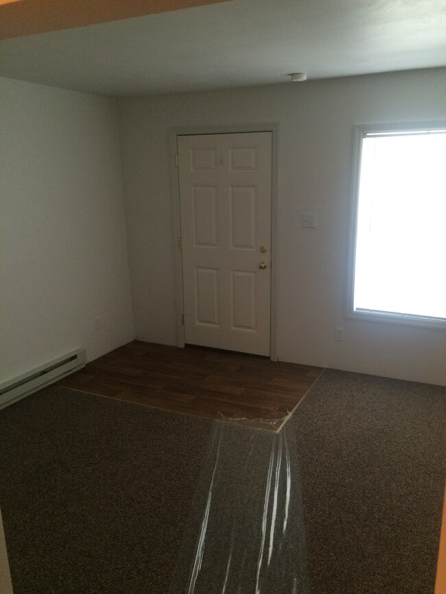 Front Door / Living Room - 106 1st St