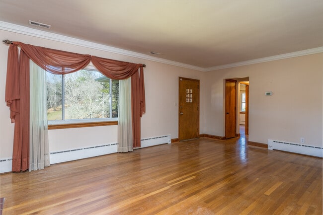 Building Photo - 443 Selica Rd