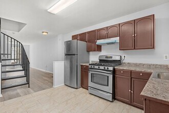 Building Photo - 2 Bedroom Rental In McElderry Park Vouchers Accepted and Poor Credit Considered