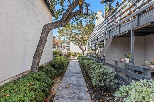 Building Photo - Great 2 Bedroom in Quiet Community