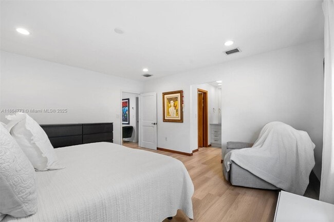 Building Photo - 6850 Sunrise Terrace